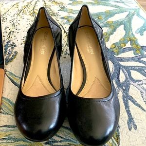 Black pumps new